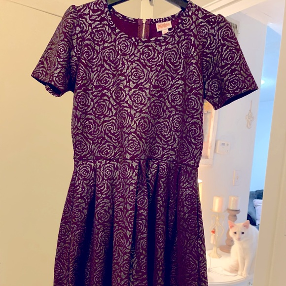 Large dress past knees a little - Picture 1 of 3